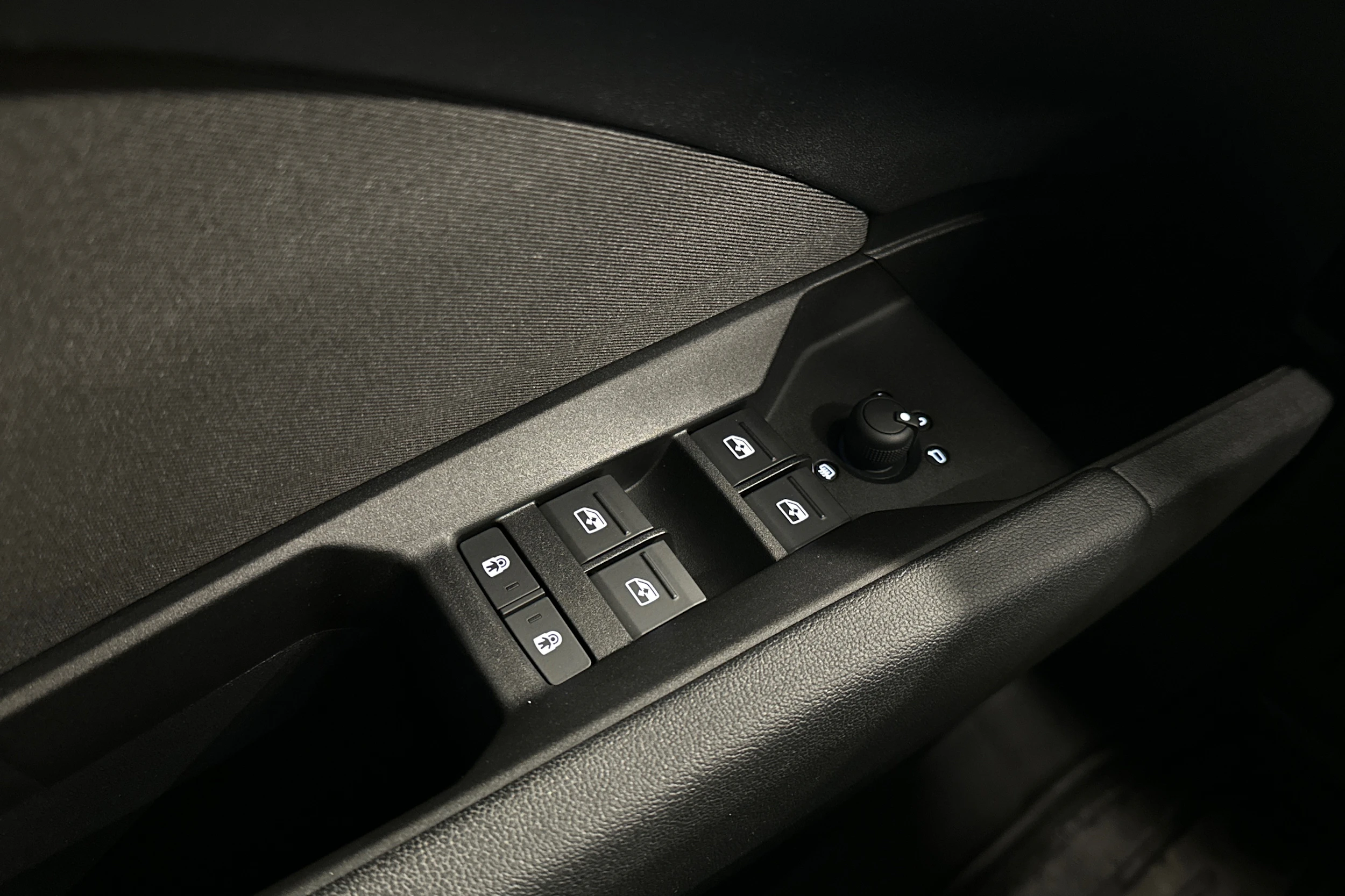 harmaa Audi Q4 e-tron 2022 kuva 15.