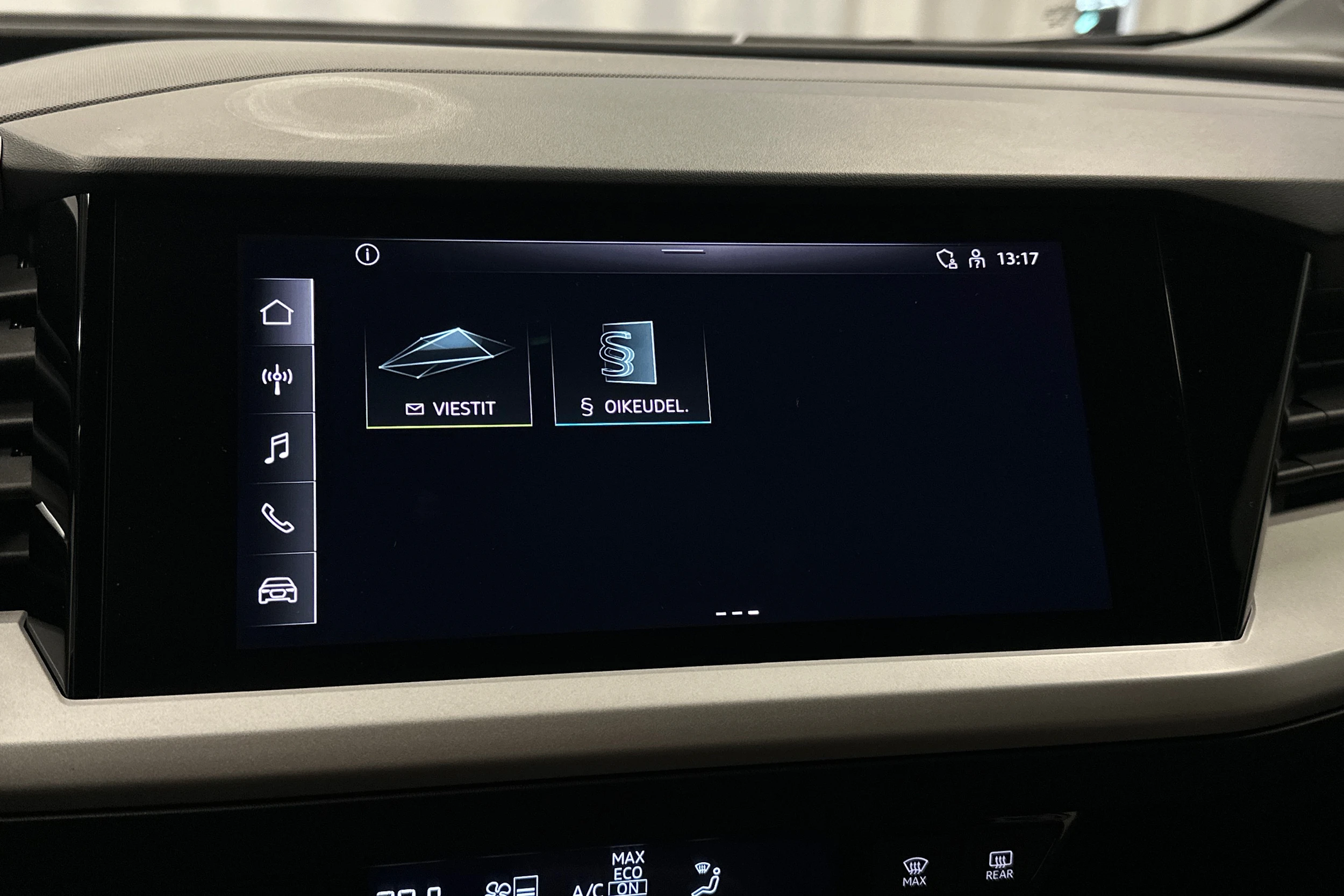 harmaa Audi Q4 e-tron 2022 kuva 18.