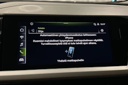 harmaa Audi Q4 e-tron 2022 kuva 21.