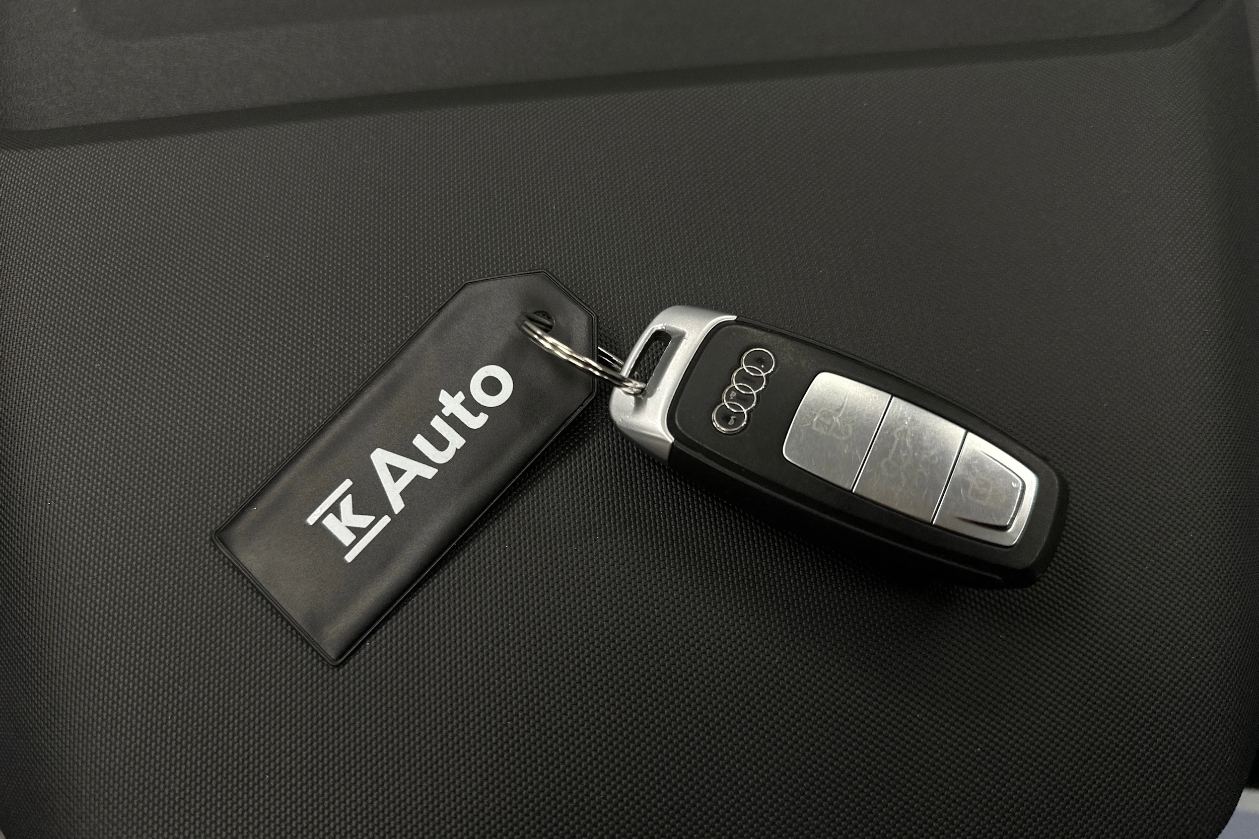 harmaa Audi Q4 e-tron 2022 kuva 32.