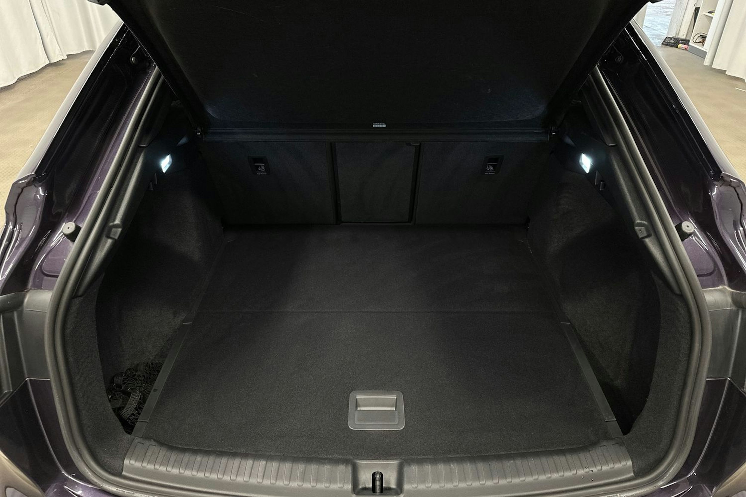violetti Audi Q4 e-tron 2022 kuva 14.