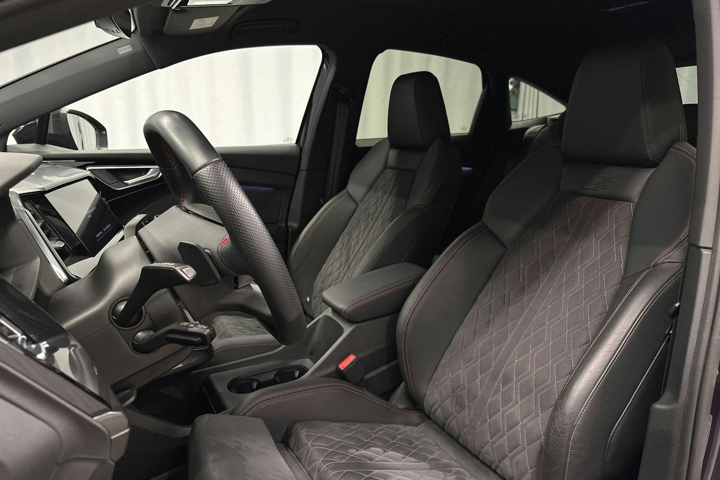 violetti Audi Q4 e-tron 2022 kuva 20.