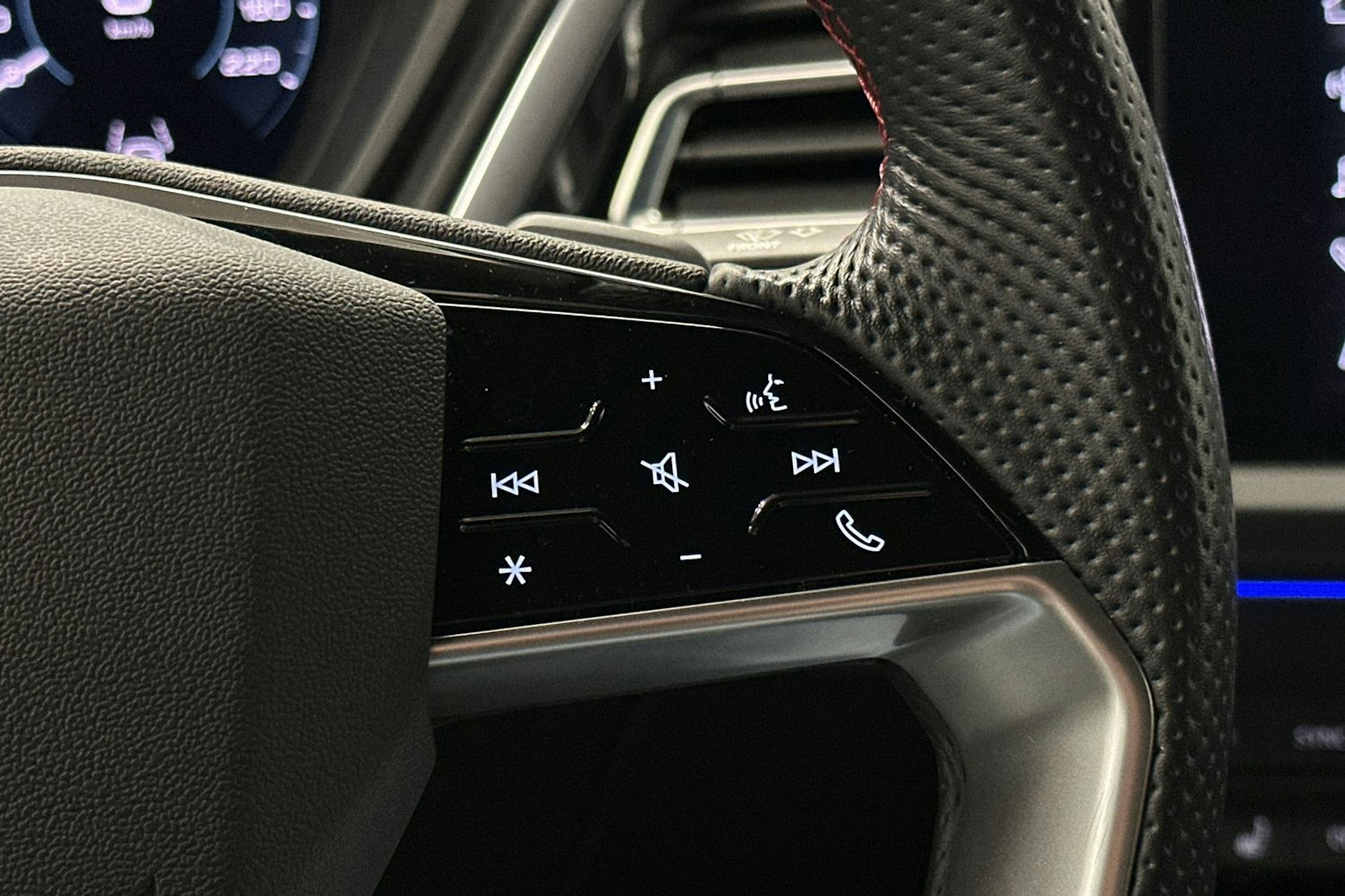 violetti Audi Q4 e-tron 2022 kuva 23.