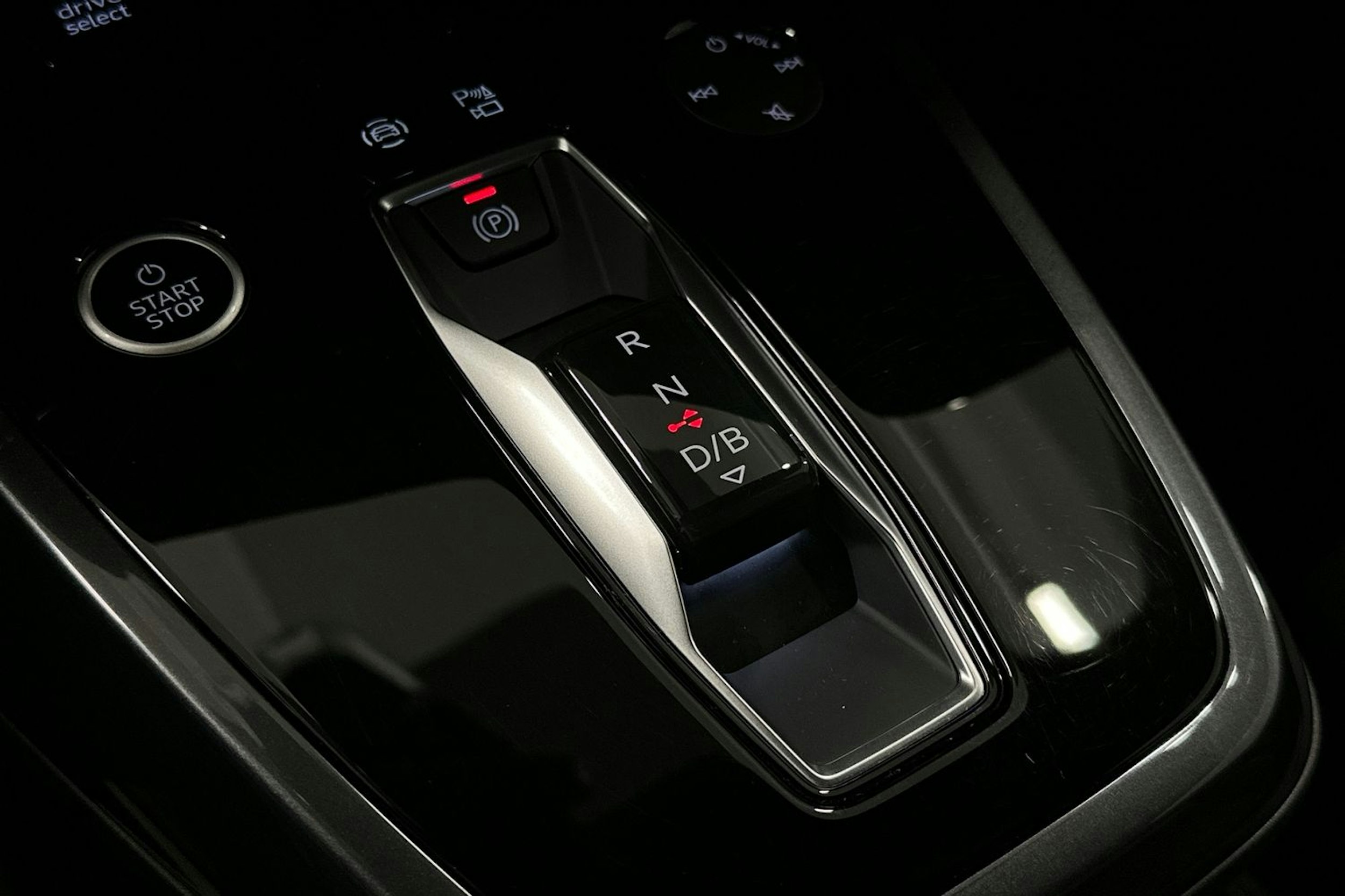 violetti Audi Q4 e-tron 2022 kuva 35.