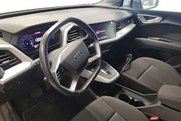 Harmaa Audi Q4 e-tron 2022 kuva 3.