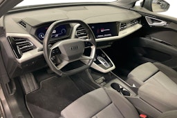 Harmaa Audi Q4 e-tron 2022 kuva 6.