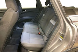 Harmaa Audi Q4 e-tron 2022 kuva 8.