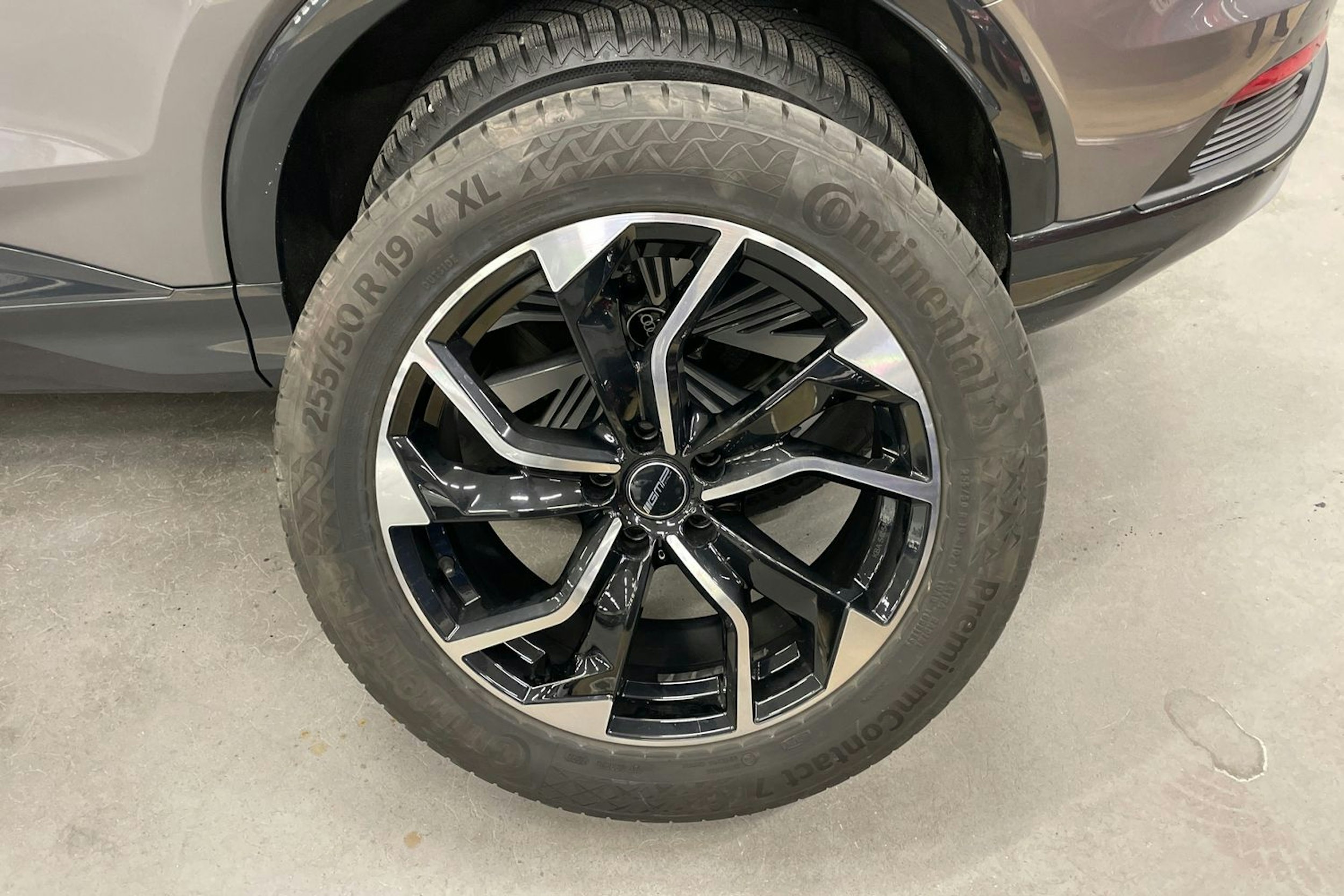 Harmaa Audi Q4 e-tron 2022 kuva 10.