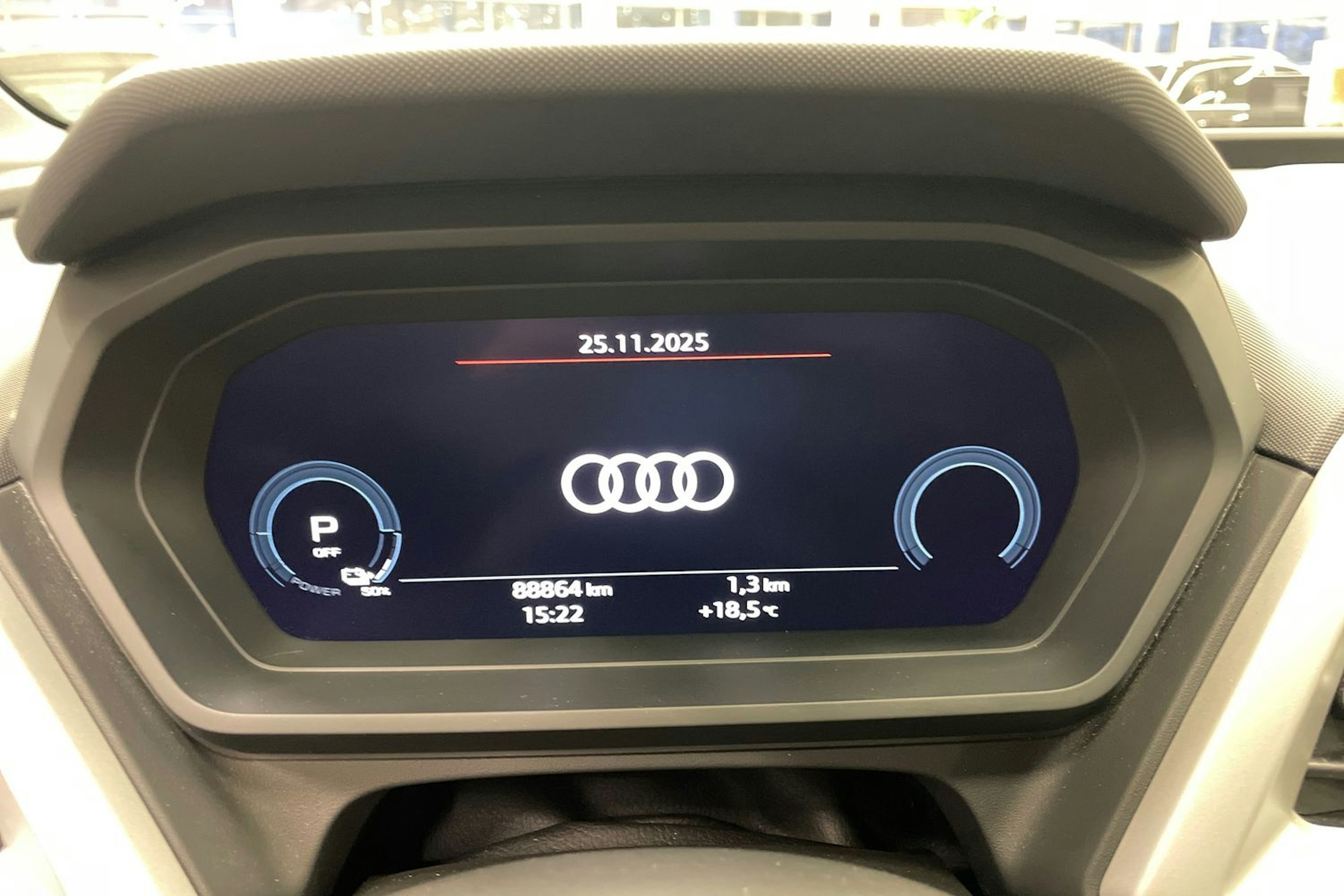 Harmaa Audi Q4 e-tron 2022 kuva 11.