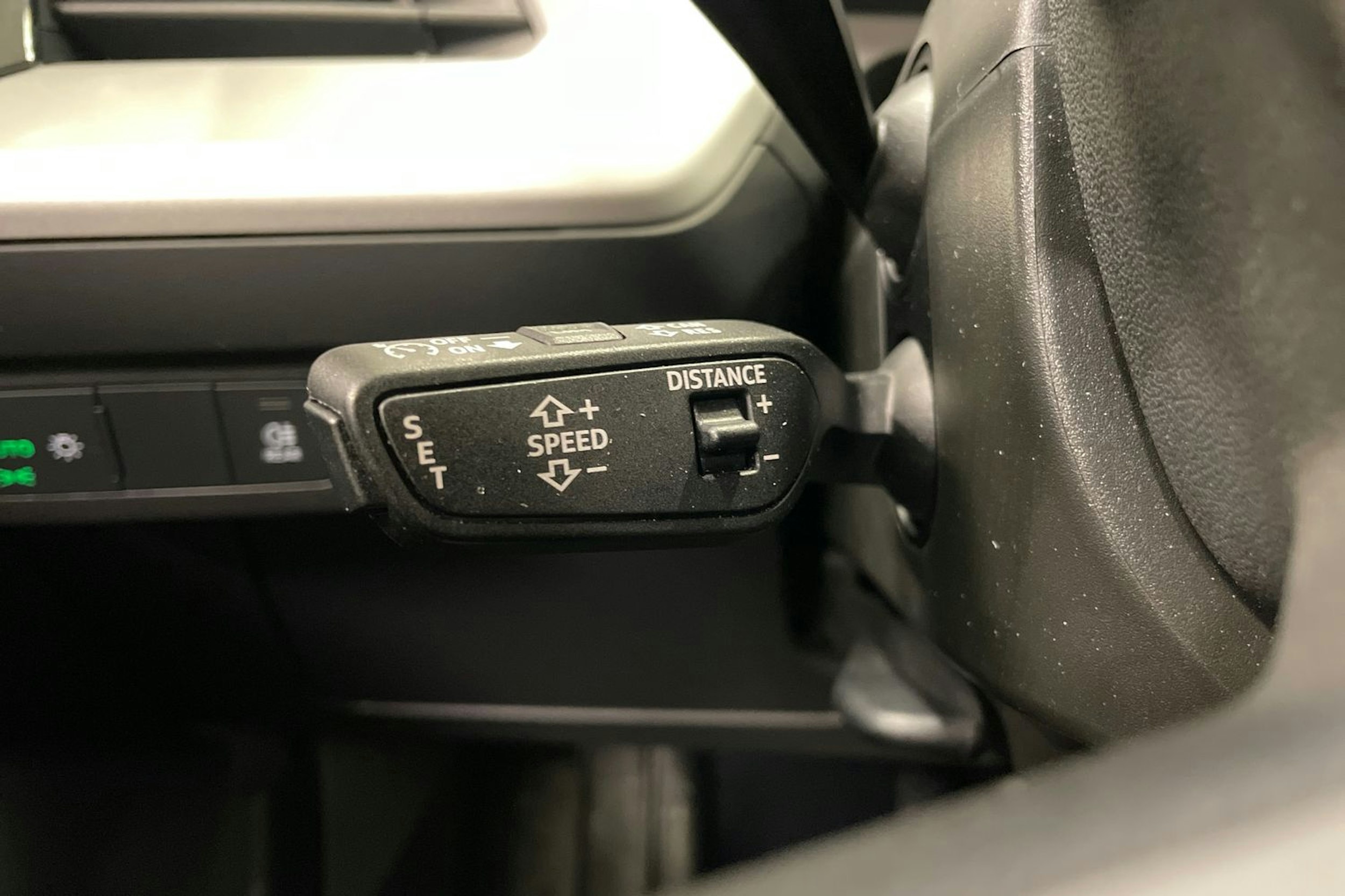 Harmaa Audi Q4 e-tron 2022 kuva 12.