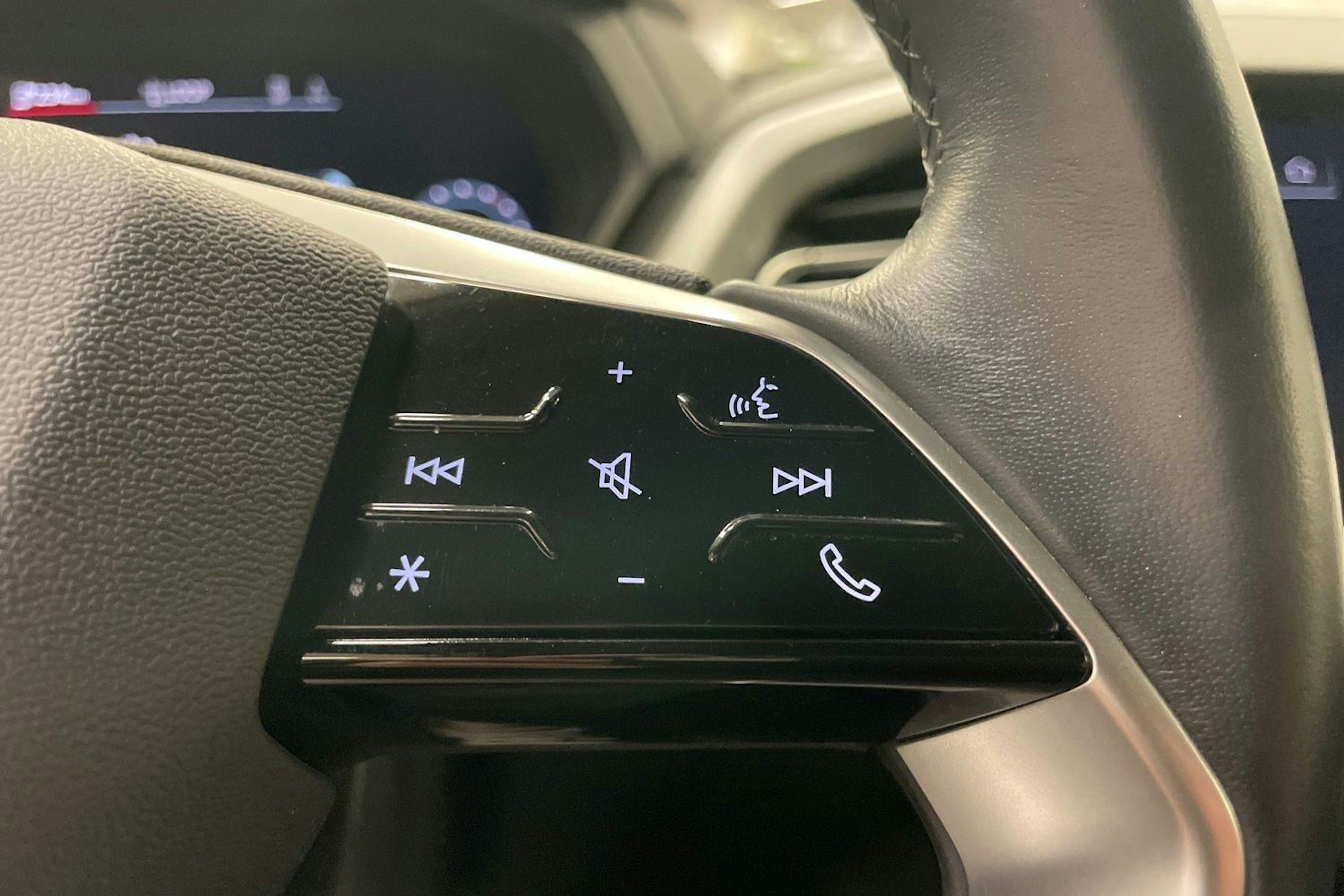 Harmaa Audi Q4 e-tron 2022 kuva 14.