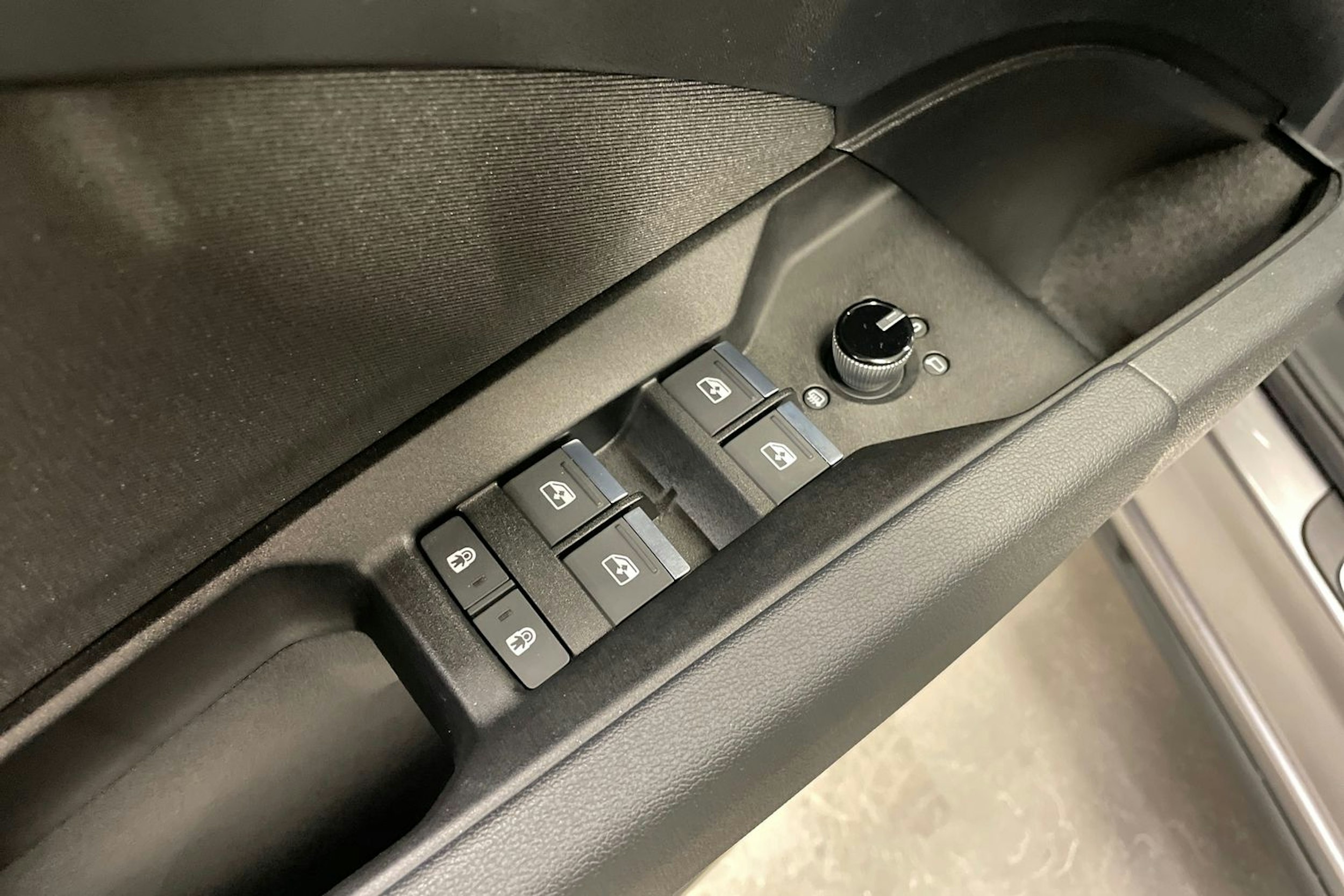 Harmaa Audi Q4 e-tron 2022 kuva 18.