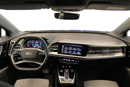 sininen Audi Q4 e-tron 2022 kuva 9.