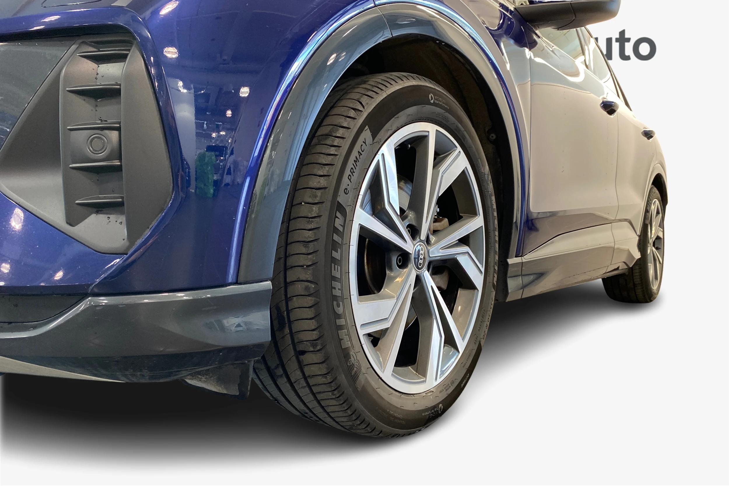 sininen Audi Q4 e-tron 2022 kuva 12.