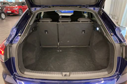 sininen Audi Q4 e-tron 2022 kuva 15.