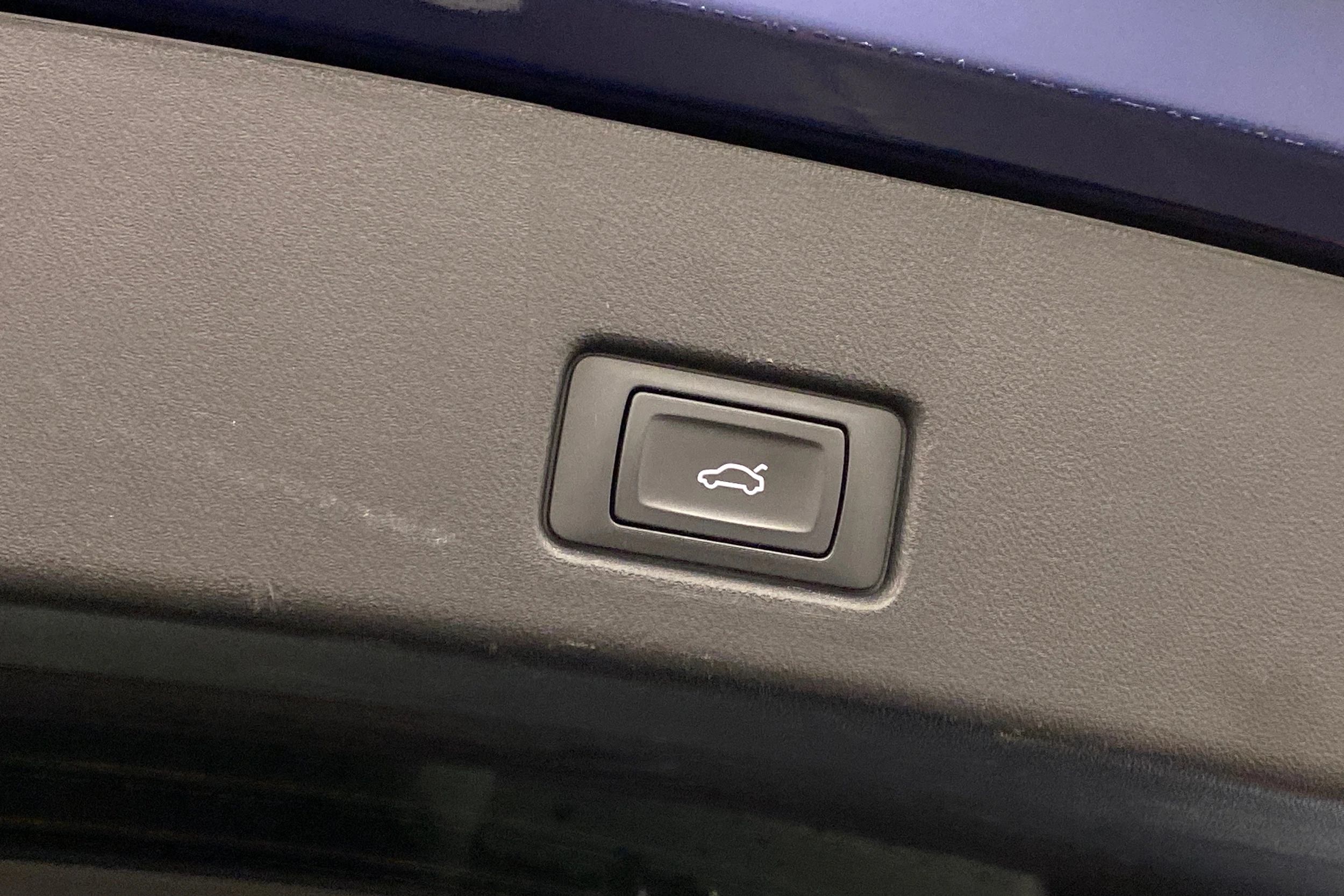 sininen Audi Q4 e-tron 2022 kuva 16.