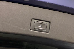 sininen Audi Q4 e-tron 2022 kuva 16.