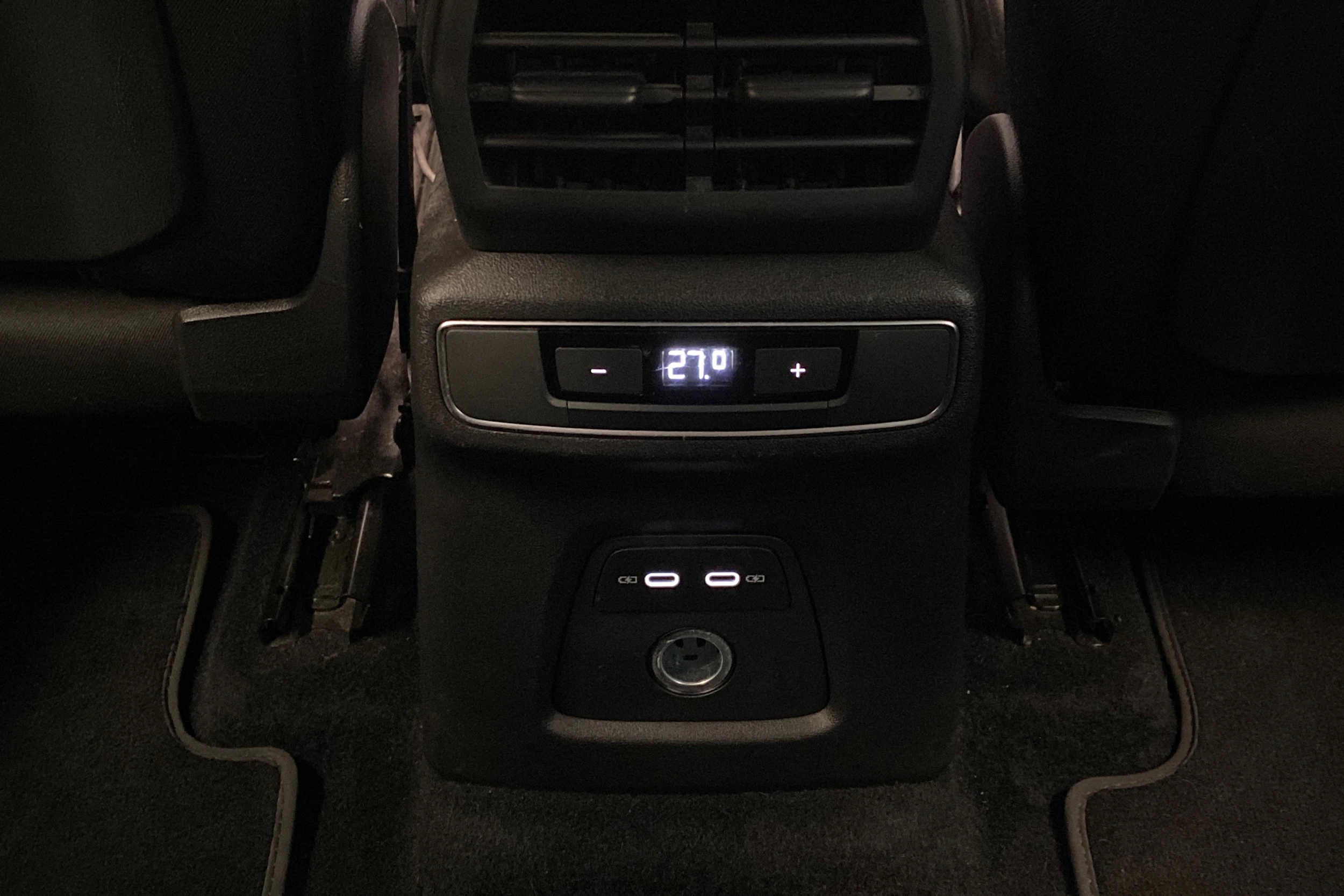 sininen Audi Q4 e-tron 2022 kuva 19.