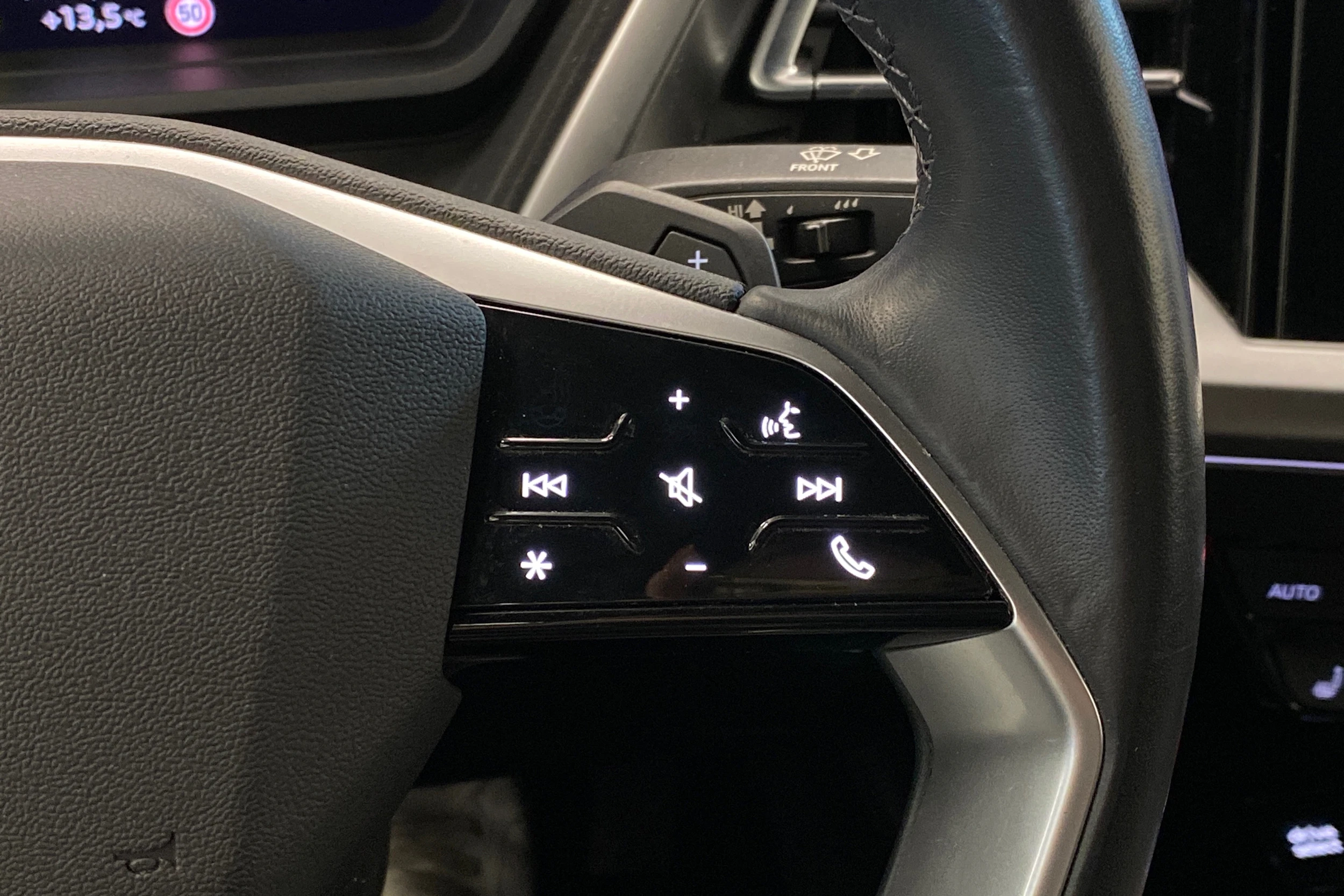 sininen Audi Q4 e-tron 2022 kuva 22.