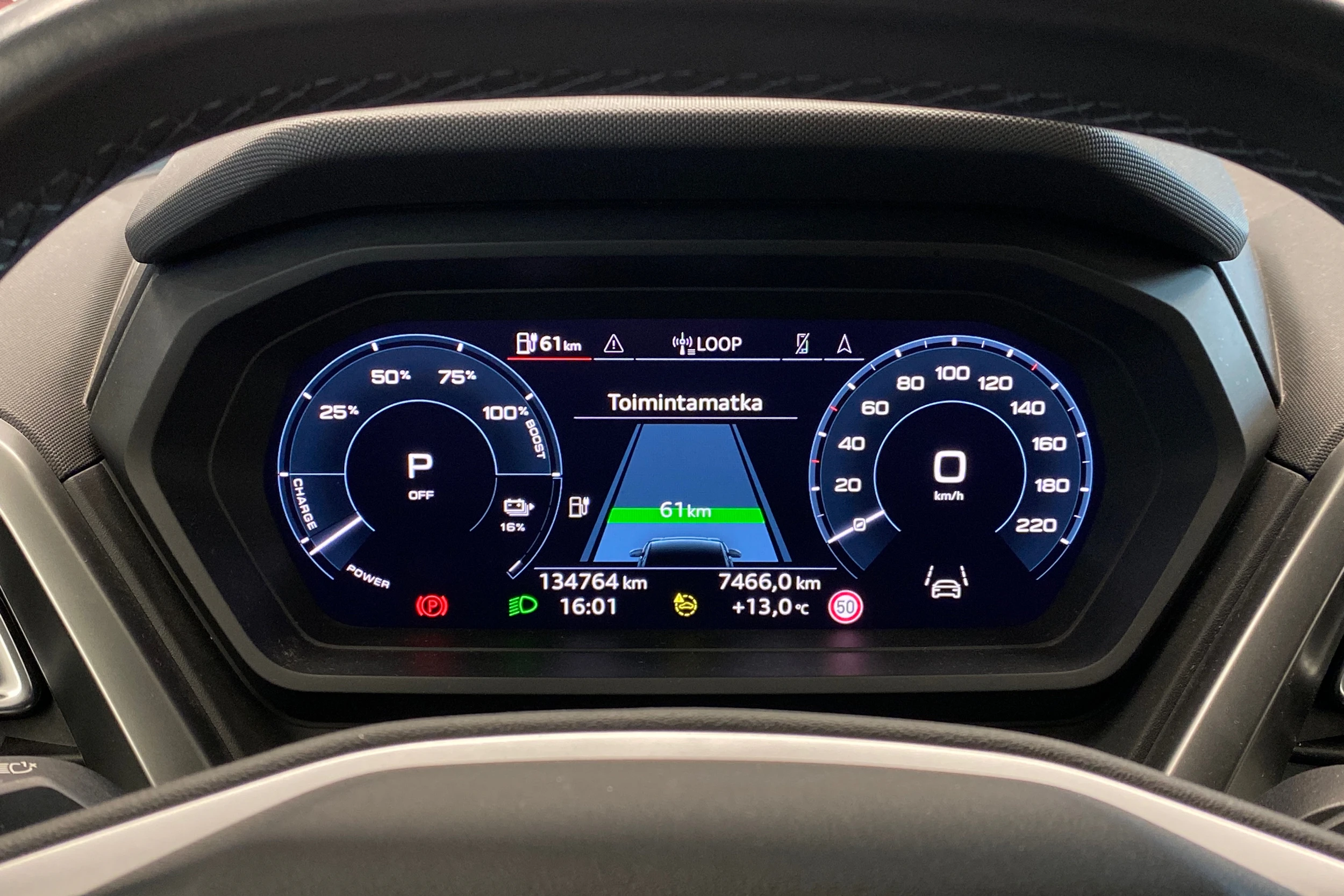 sininen Audi Q4 e-tron 2022 kuva 23.