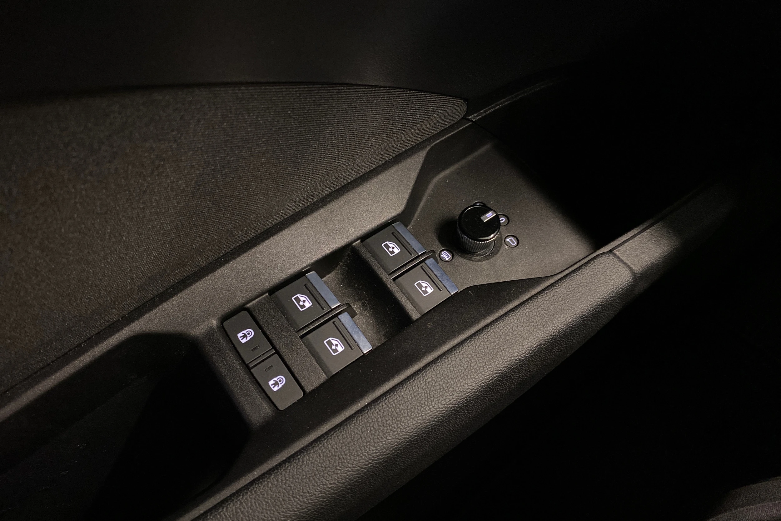 sininen Audi Q4 e-tron 2022 kuva 26.