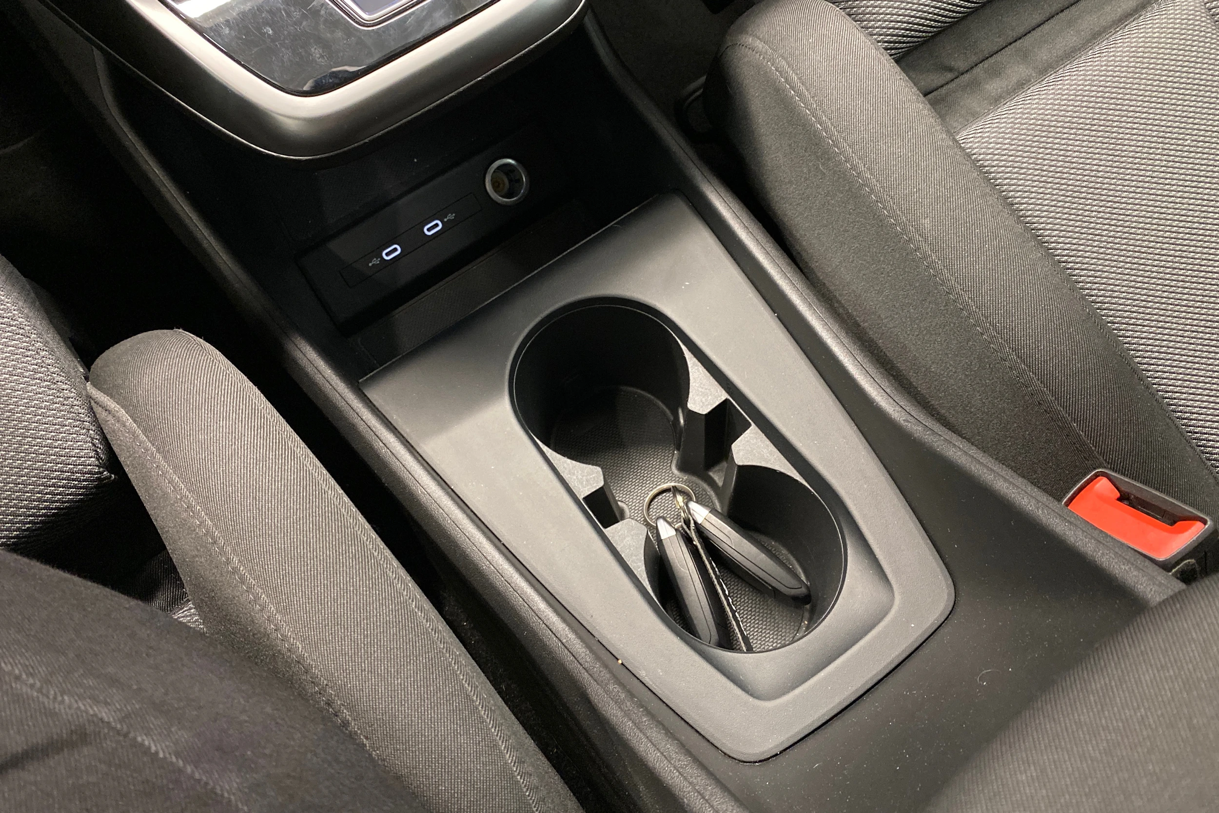 sininen Audi Q4 e-tron 2022 kuva 27.