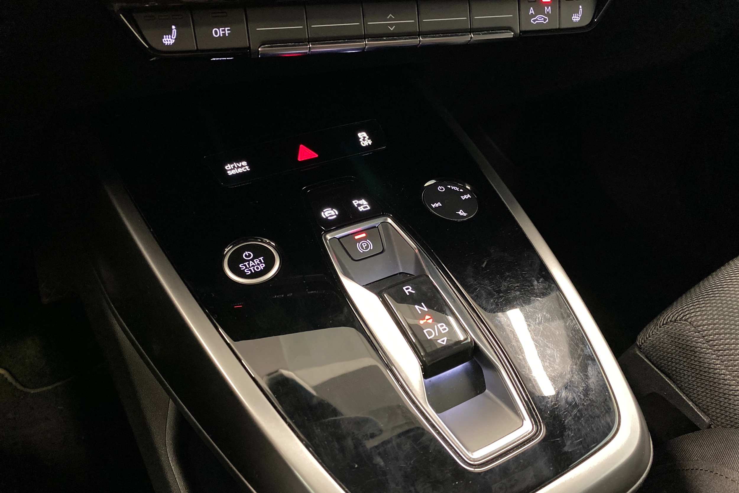 sininen Audi Q4 e-tron 2022 kuva 28.