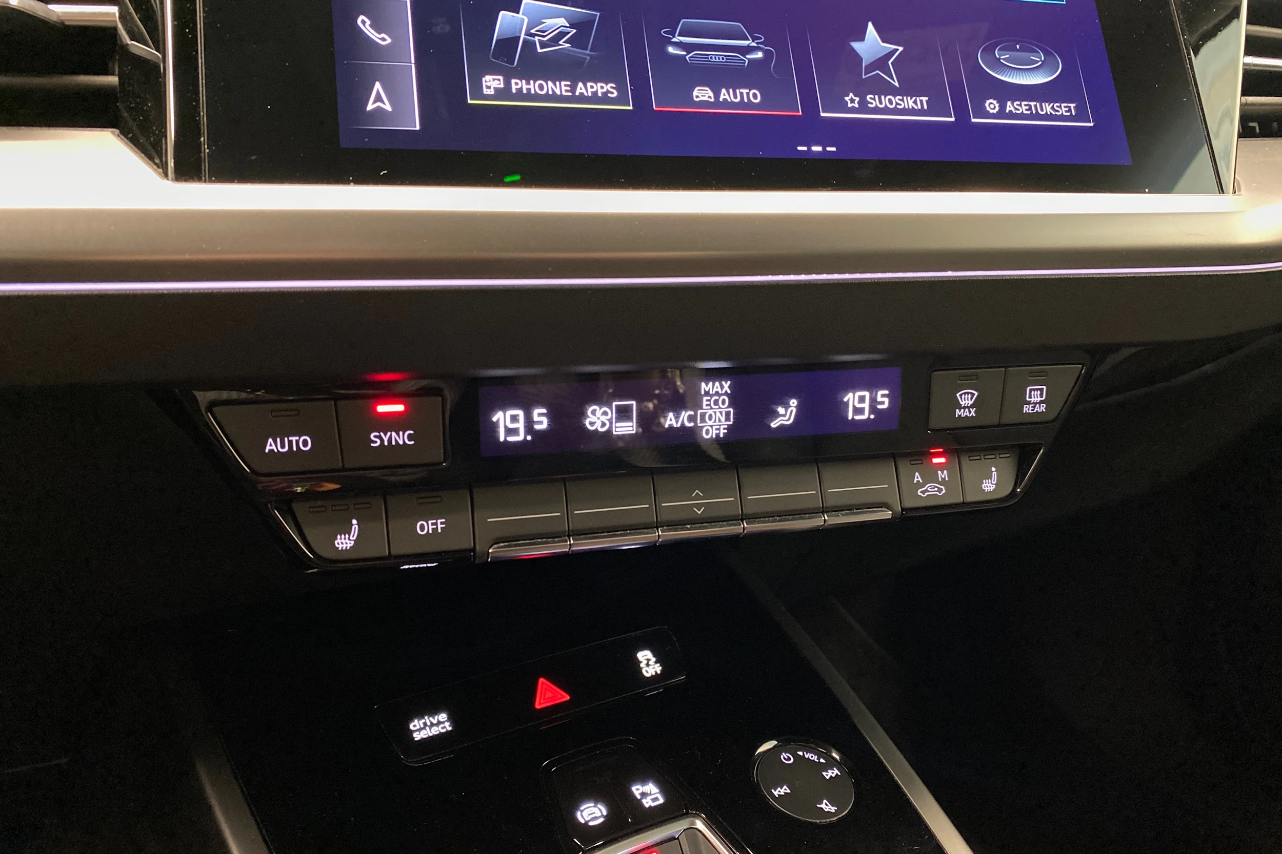 sininen Audi Q4 e-tron 2022 kuva 29.