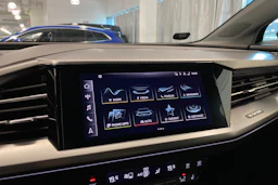 sininen Audi Q4 e-tron 2022 kuva 30.