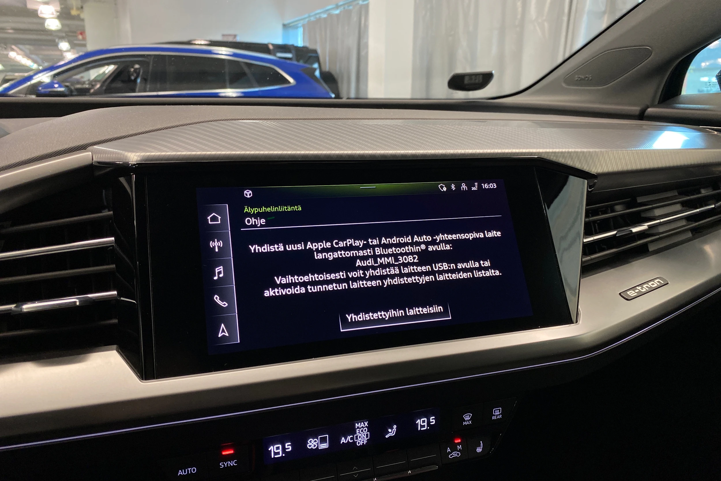 sininen Audi Q4 e-tron 2022 kuva 31.