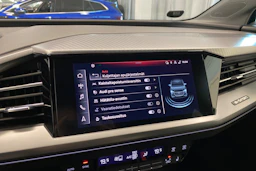 sininen Audi Q4 e-tron 2022 kuva 34.