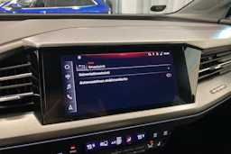 sininen Audi Q4 e-tron 2022 kuva 35.