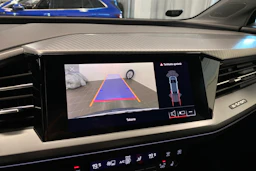 sininen Audi Q4 e-tron 2022 kuva 37.