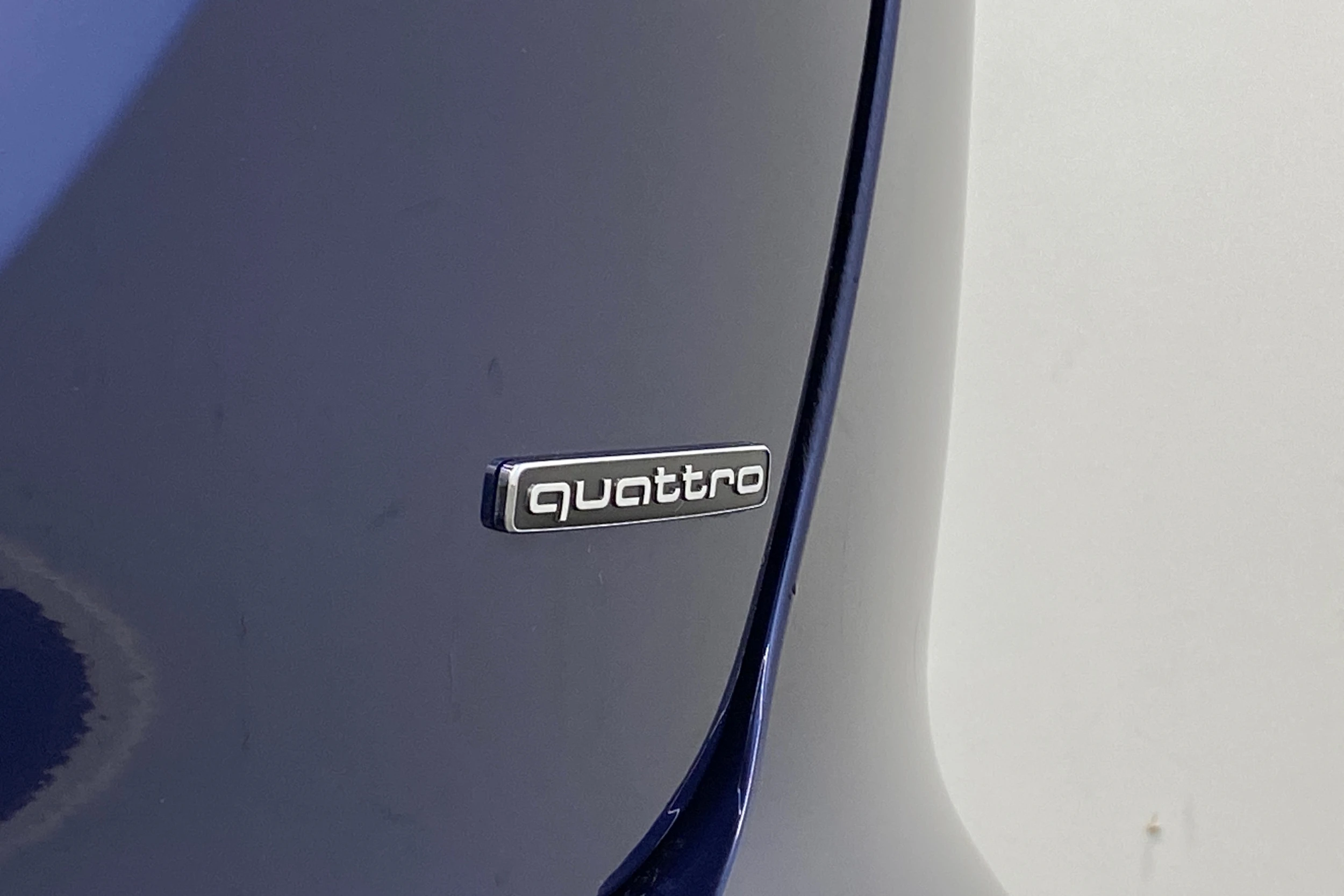 sininen Audi Q4 e-tron 2022 kuva 40.