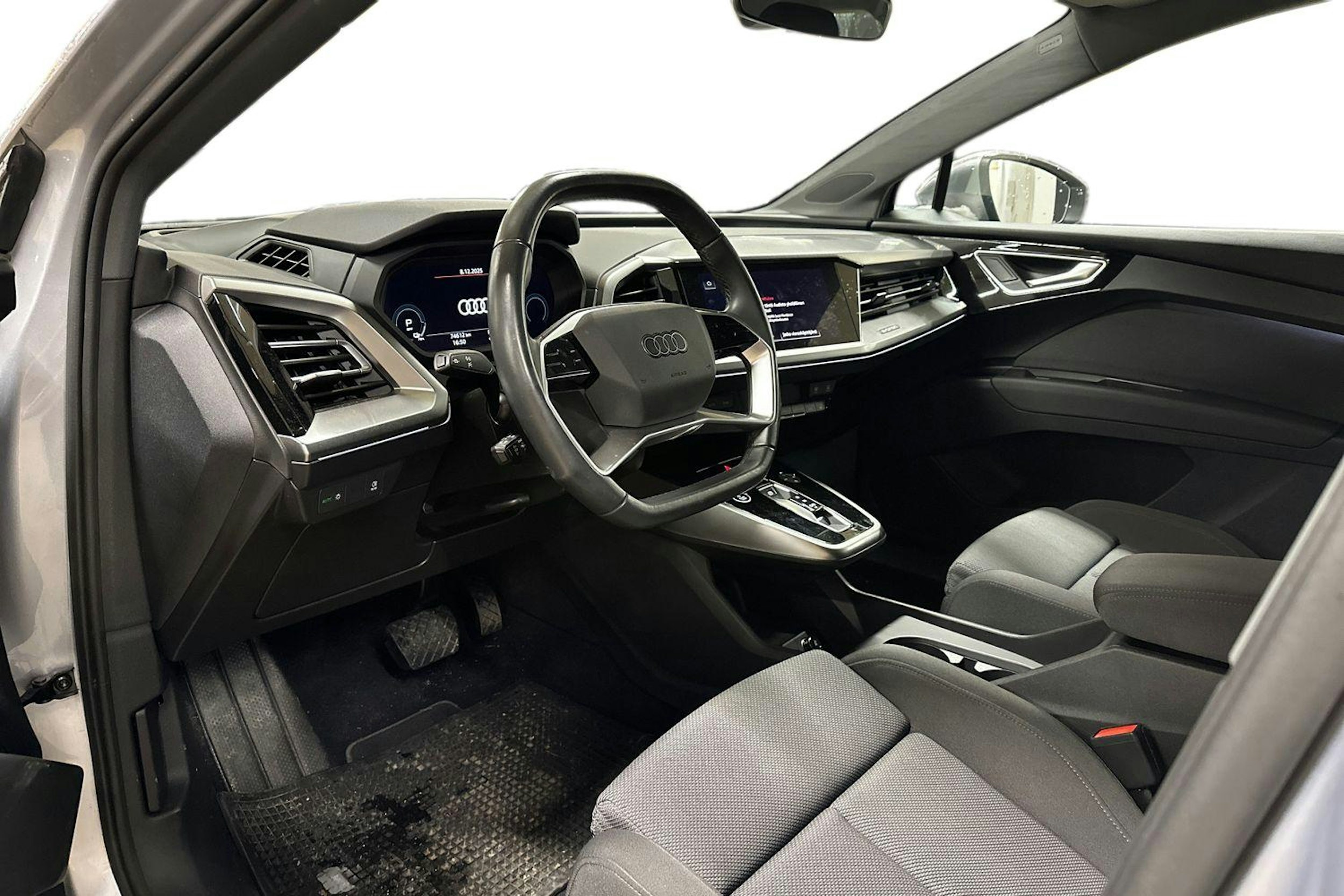 harmaa Audi Q4 e-tron 2022 kuva 3.