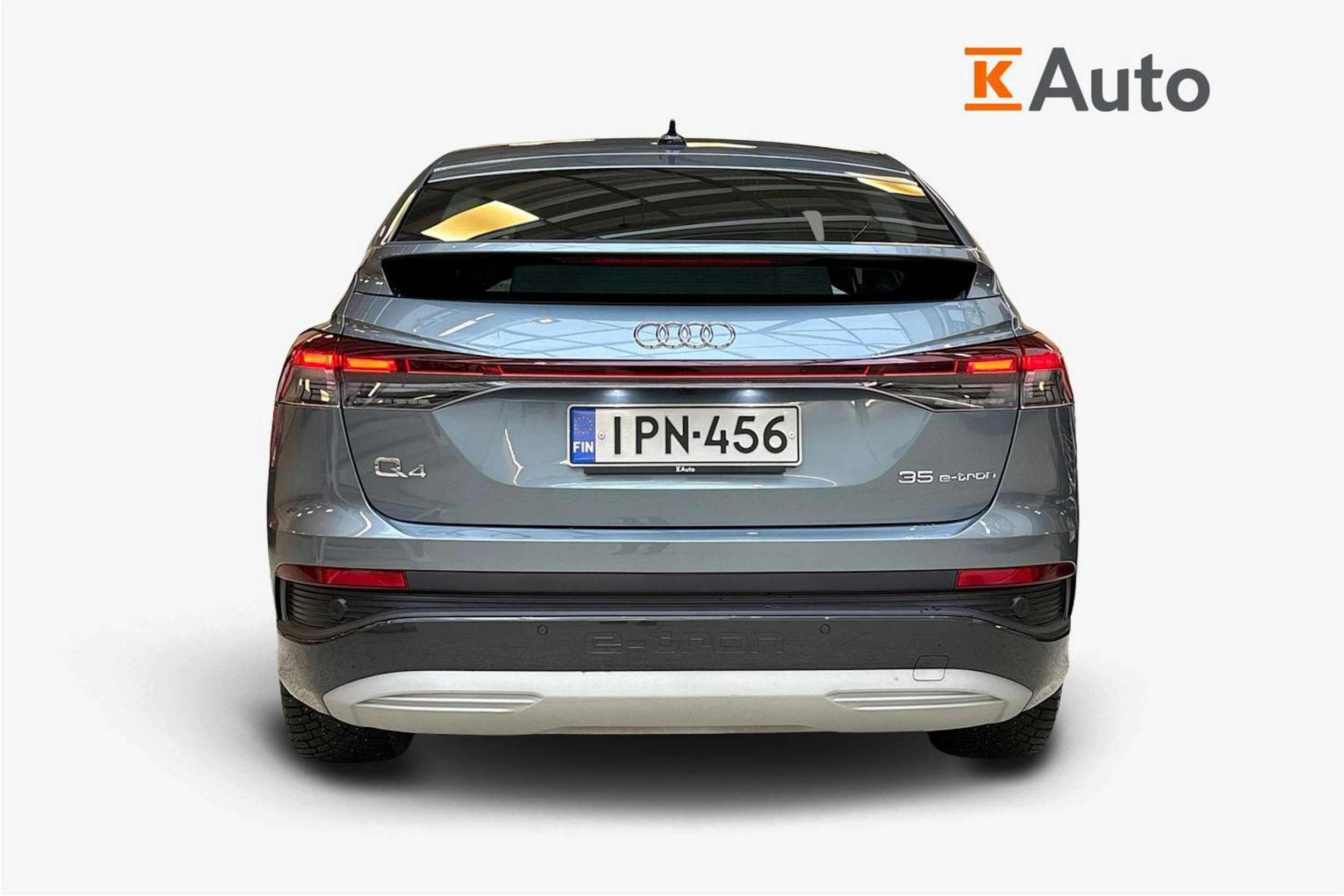 sininen Audi Q4 e-tron 2022 kuva 3.