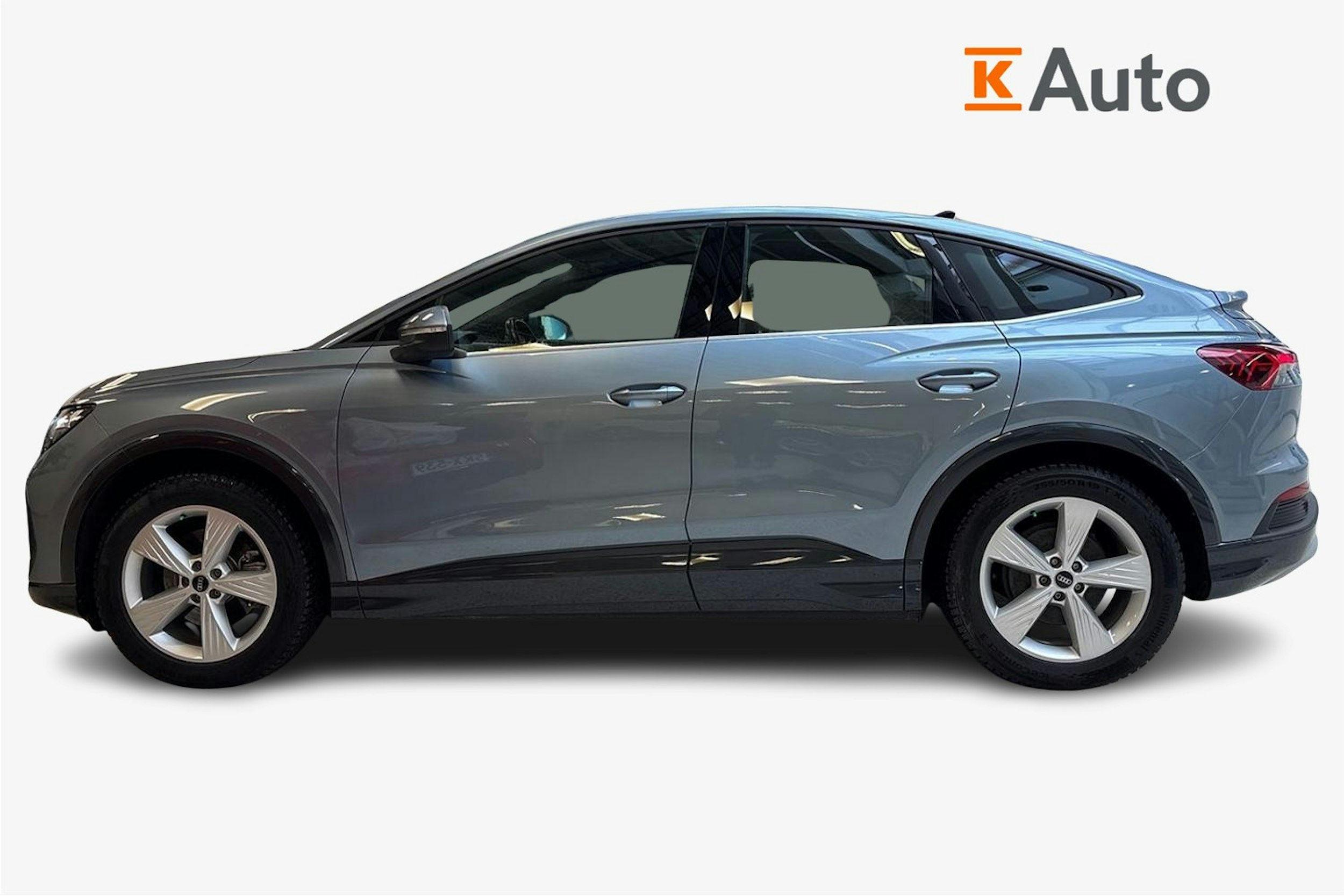 sininen Audi Q4 e-tron 2022 kuva 6.