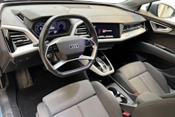 sininen Audi Q4 e-tron 2022 kuva 7.