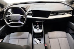 sininen Audi Q4 e-tron 2022 kuva 9.