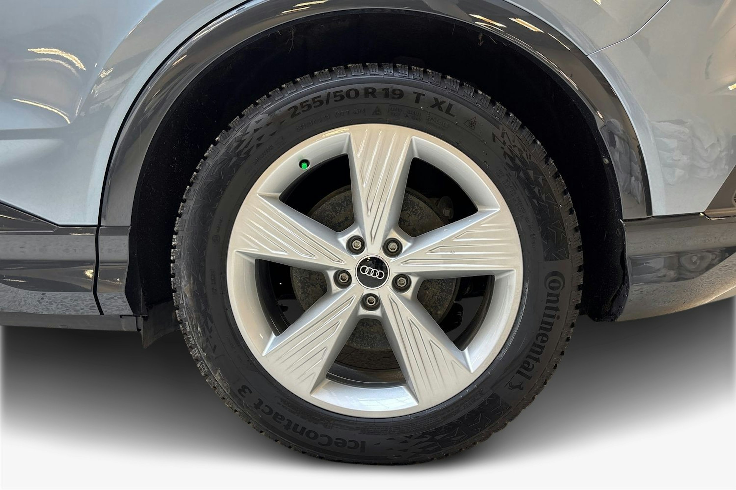 sininen Audi Q4 e-tron 2022 kuva 11.