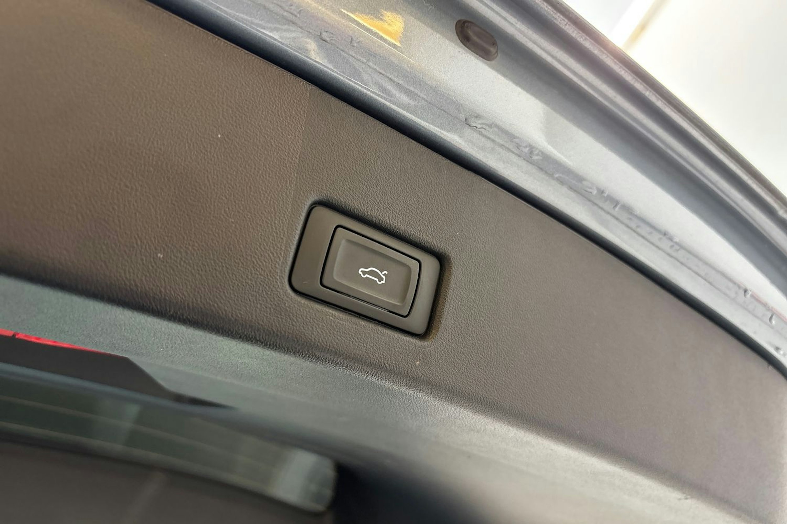 sininen Audi Q4 e-tron 2022 kuva 16.