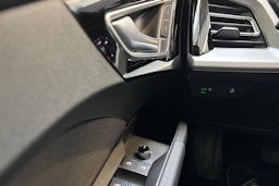 sininen Audi Q4 e-tron 2022 kuva 18.