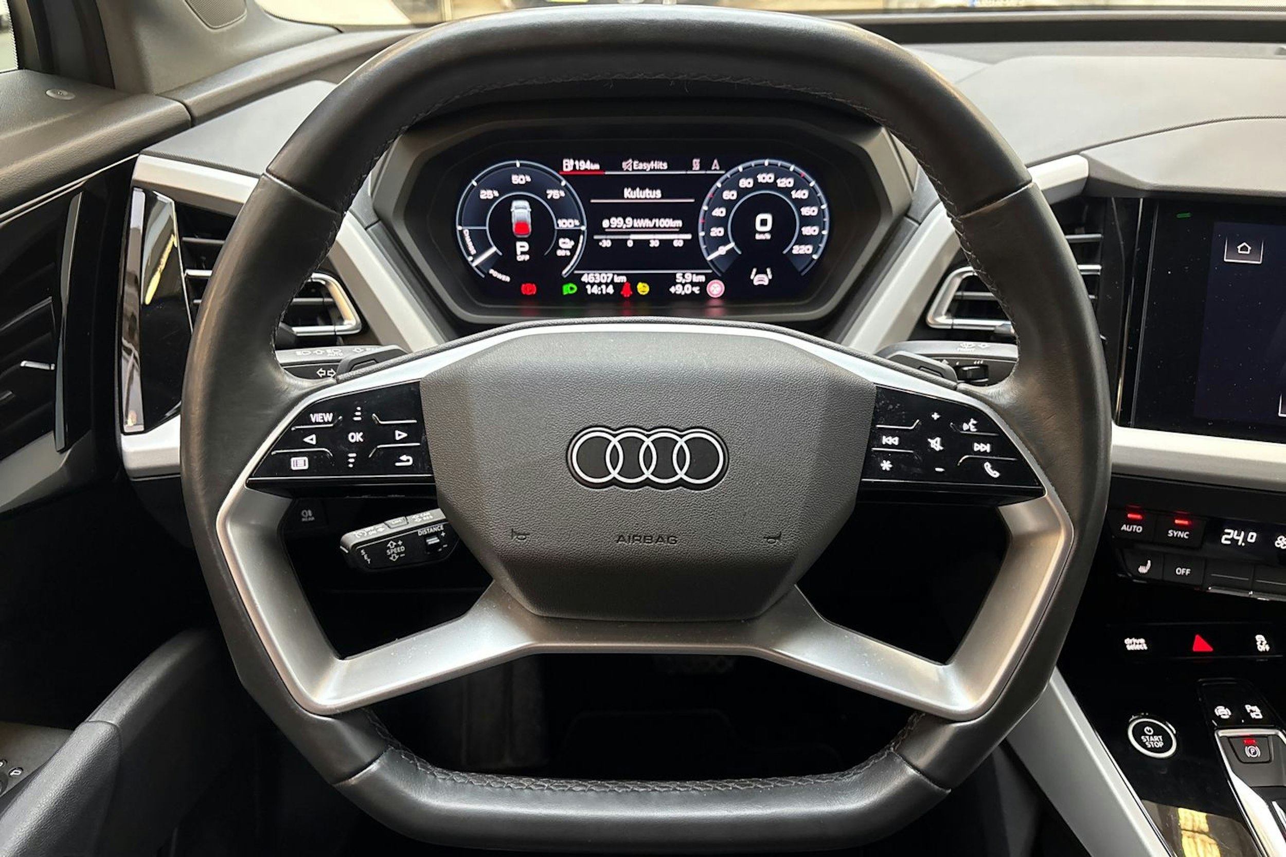 sininen Audi Q4 e-tron 2022 kuva 19.