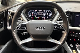 sininen Audi Q4 e-tron 2022 kuva 19.