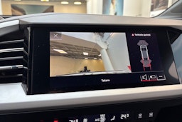 sininen Audi Q4 e-tron 2022 kuva 21.