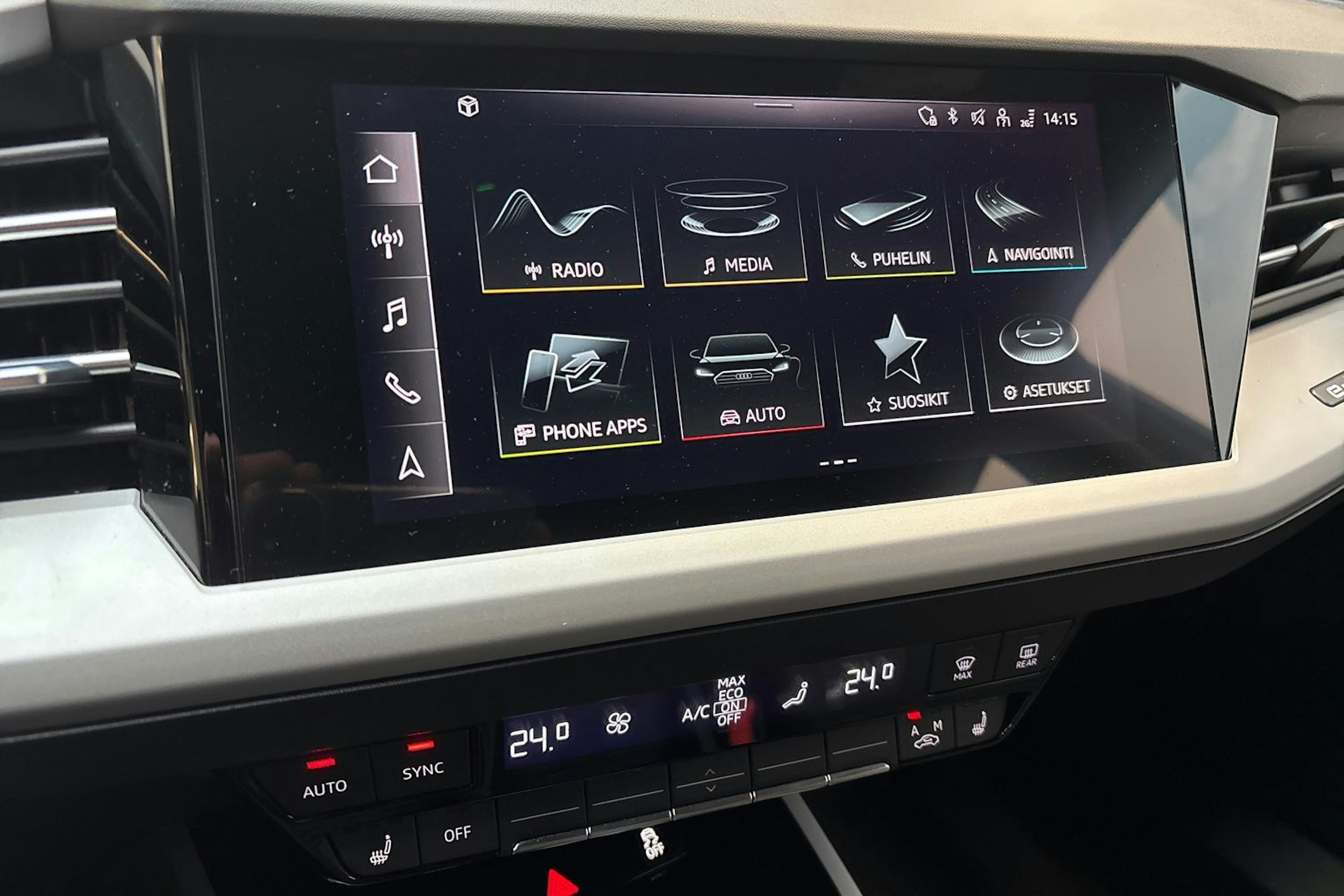 sininen Audi Q4 e-tron 2022 kuva 23.