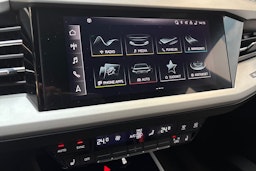 sininen Audi Q4 e-tron 2022 kuva 23.