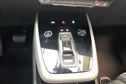 sininen Audi Q4 e-tron 2022 kuva 24.