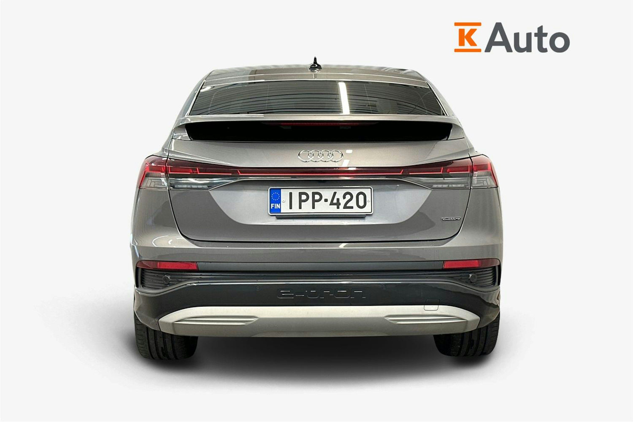 harmaa Audi Q4 e-tron 2022 kuva 3.