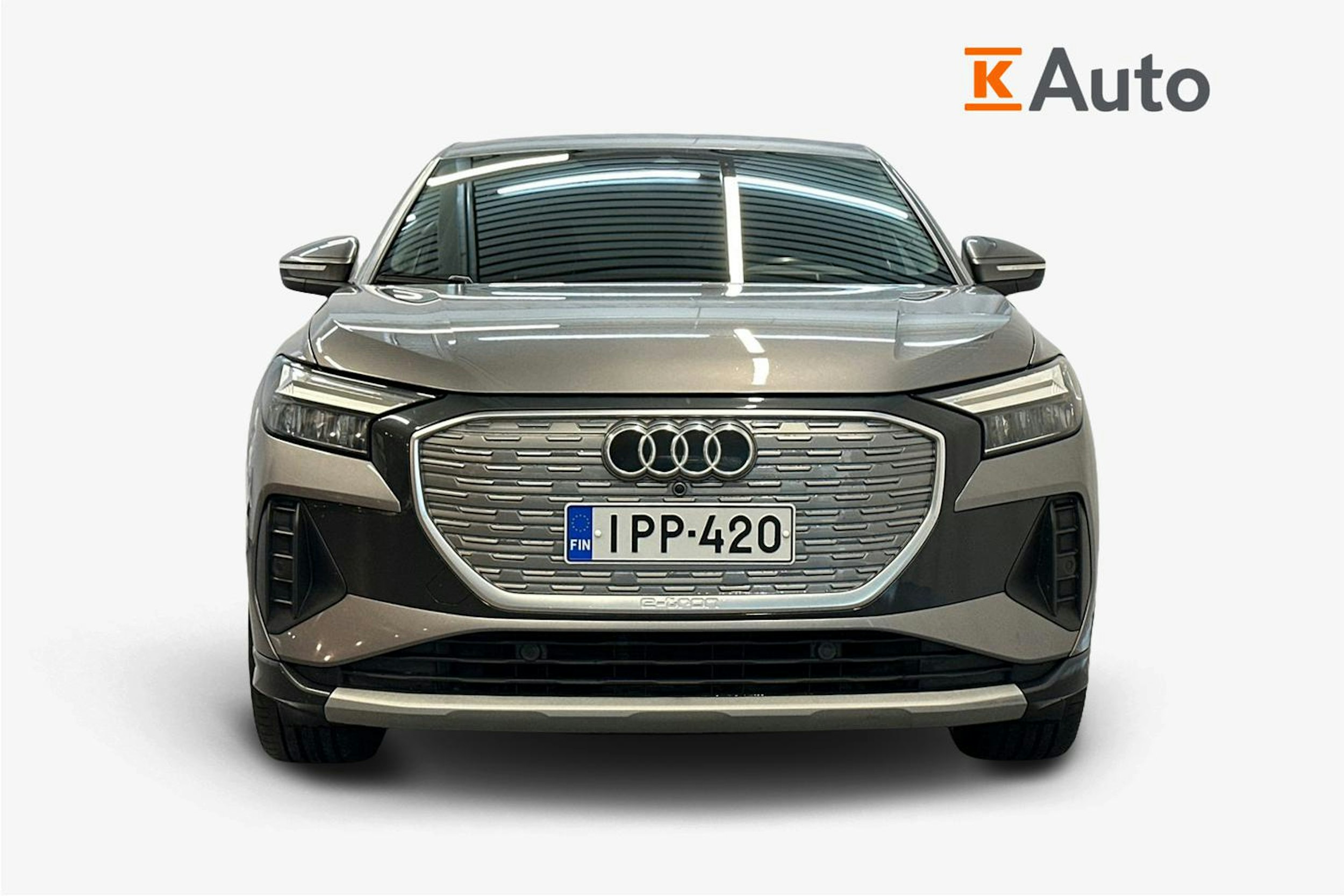 harmaa Audi Q4 e-tron 2022 kuva 5.
